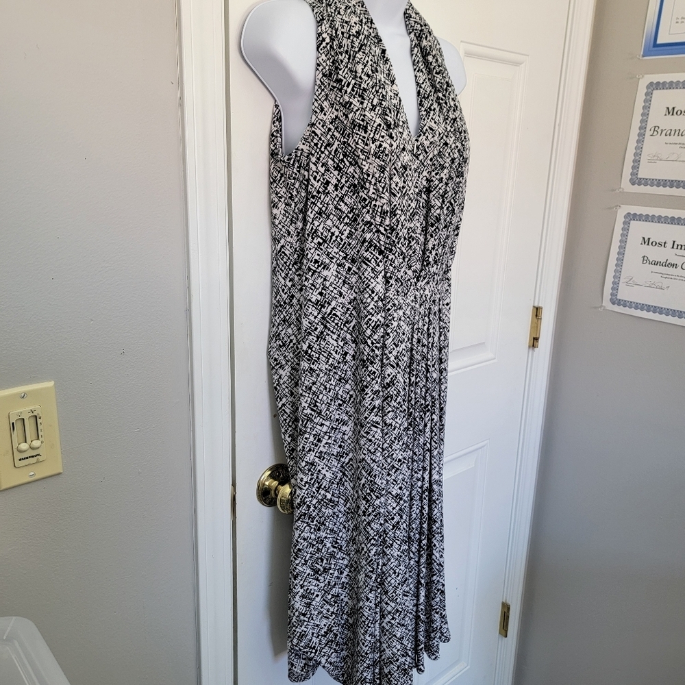 Calvin Klein Sleeveless Halter Neck A Line Dress Black White Front Zip Size 6